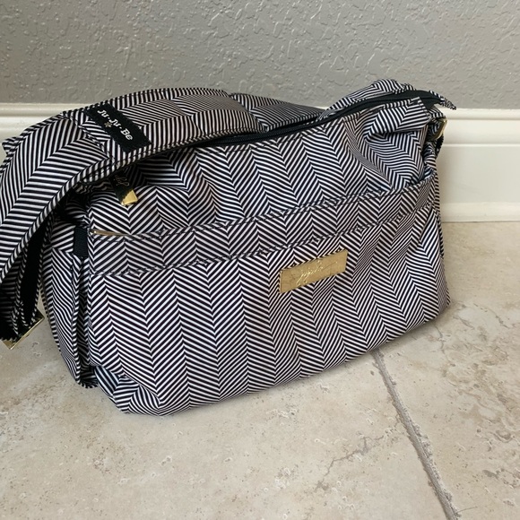 Ju-ju-be hobo Changing bag - Picture 3 of 8